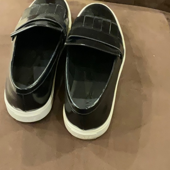 VINCE SLIP ON SNEAKER IN SIZE 8 - Picture 3 of 4